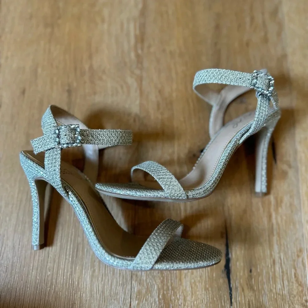 Jewel Badgley Mischka Glitter Alina sandal special occasion wedding shoe - Picture 2 of 11